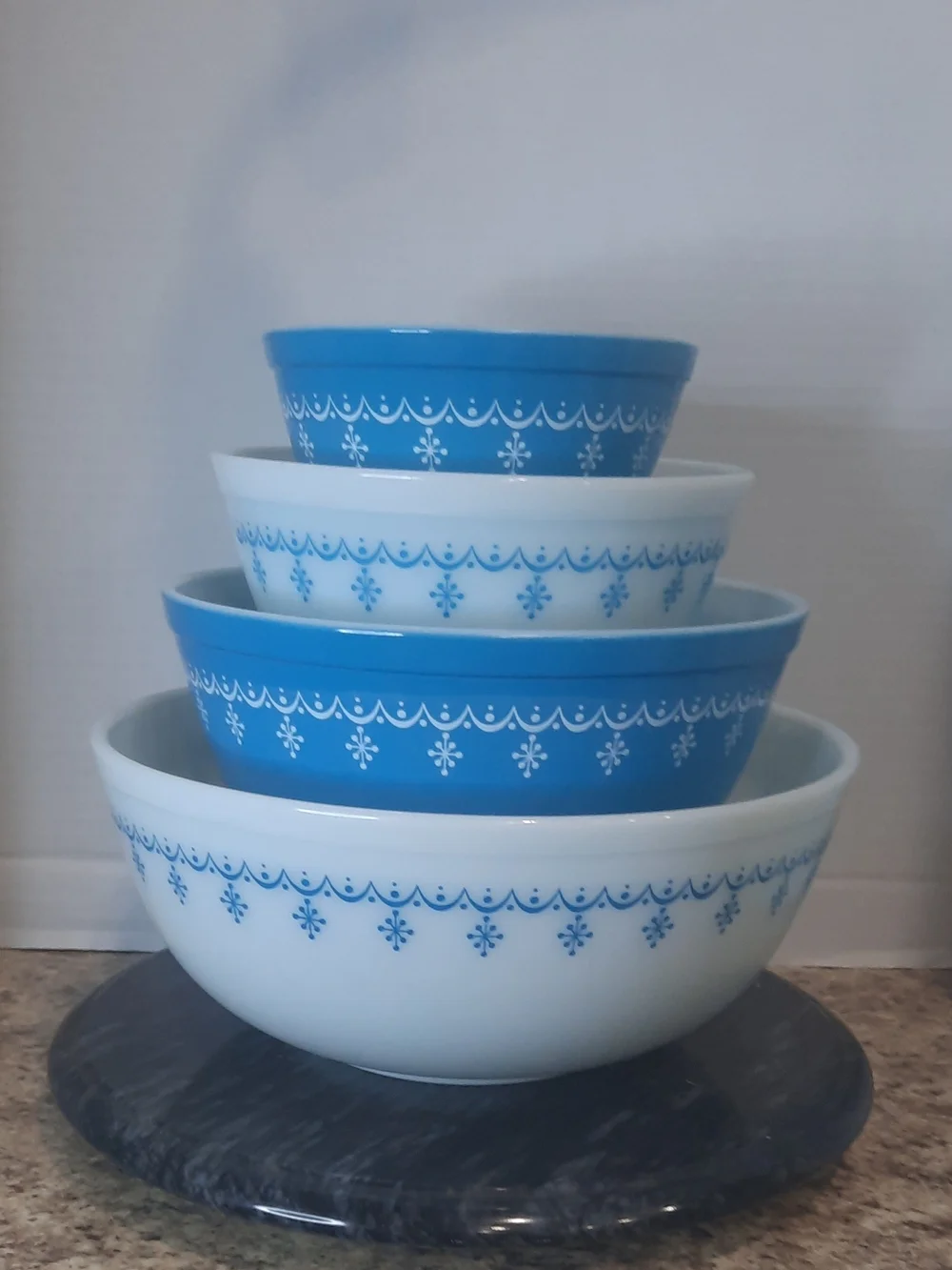 Pyrex Blue Garland Snowflake Mixing Bowl Set